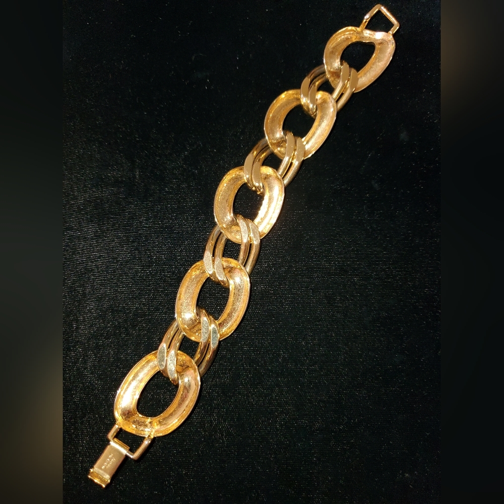 Napier Chunky Gold Tone Link Bracelet 1970s 1980s - Picture 3 of 9
